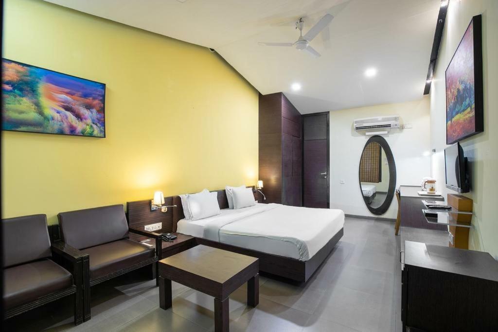 La Silver Leaf Hotel Nawashahr ภายนอก รูปภาพ
